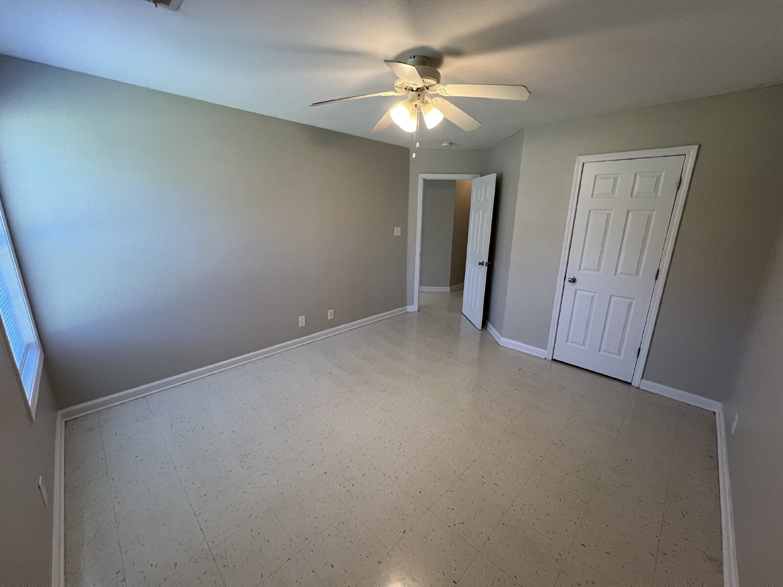 Building Photo - 9063 Pembroke Oak Grove Rd