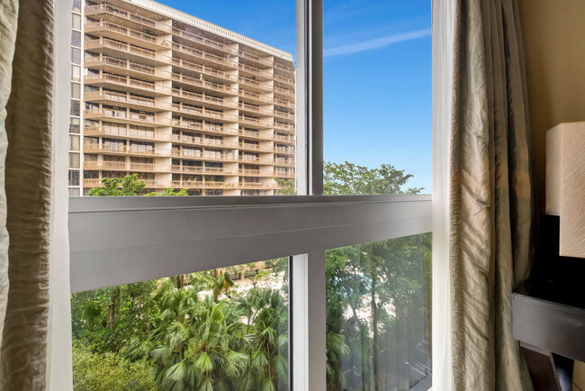 Building Photo - 2951 S Bayshore Dr