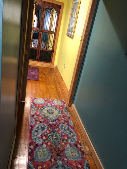 Building Photo - 608 Kerlerec St