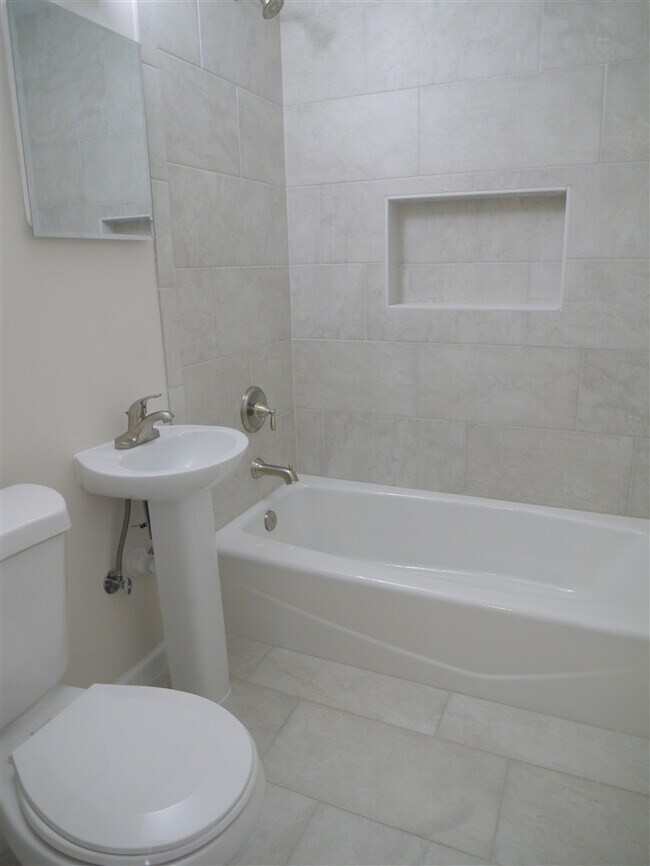 Building Photo - 1429 Milton St