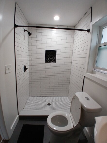 Bathroom - 17 Thomas St