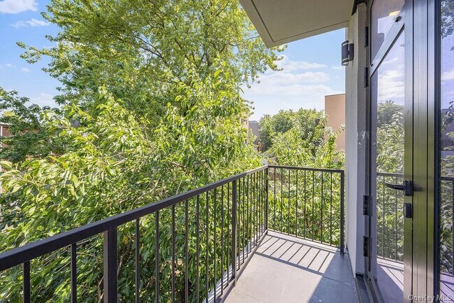 Building Photo - 1110 Madison St