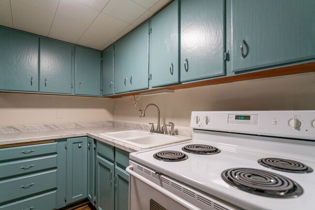 Building Photo - Spacious 2 Bed Basement Apartment