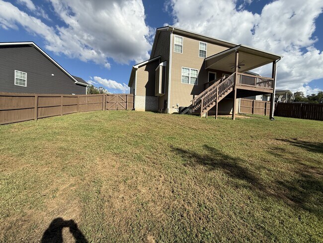 Building Photo - 203 Casting Ct