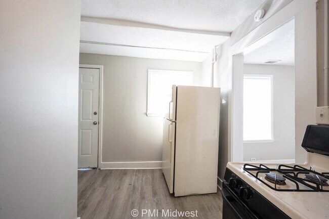 Building Photo - 1 Bedroom 1 bath