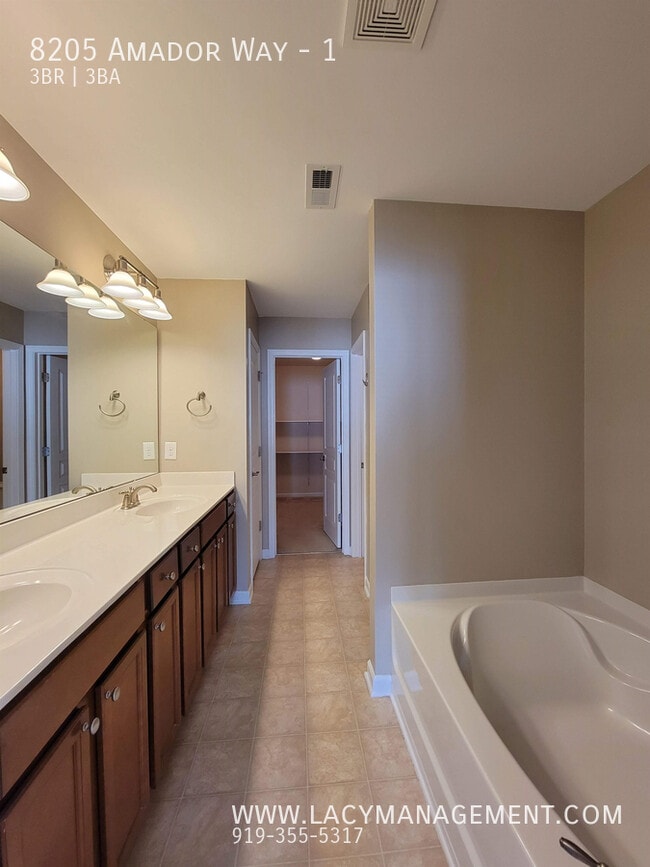 Building Photo - 8205 Amador Way