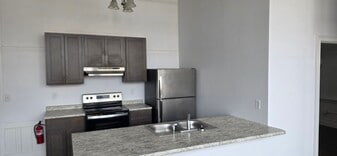 Building Photo - 65 5th Ave