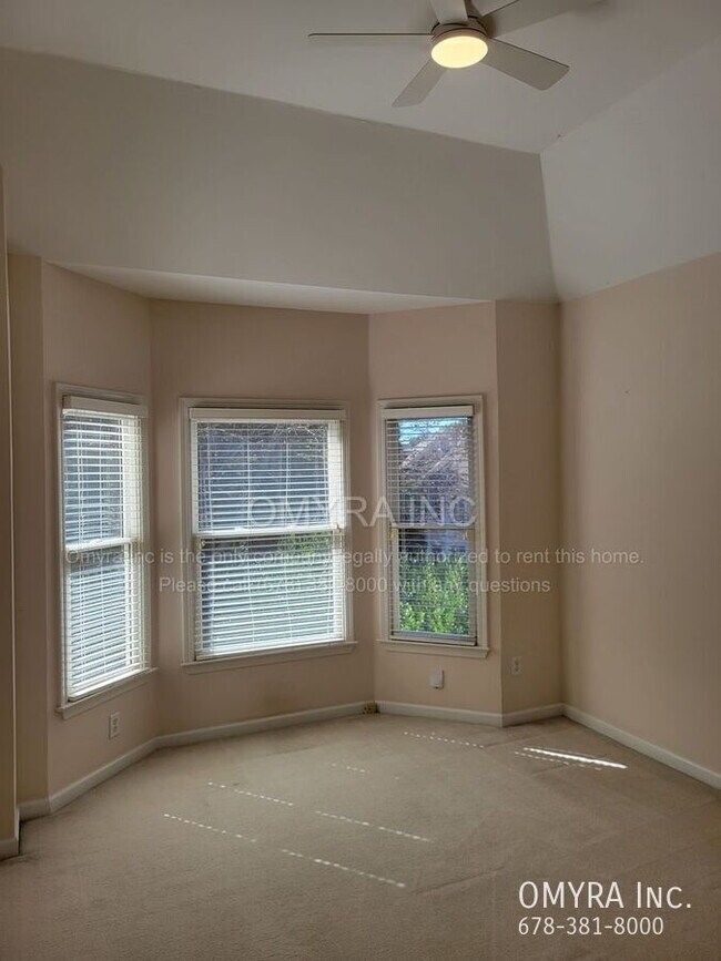 Building Photo - Gorgeous 5 Bedroom House in Peachtree Corn...