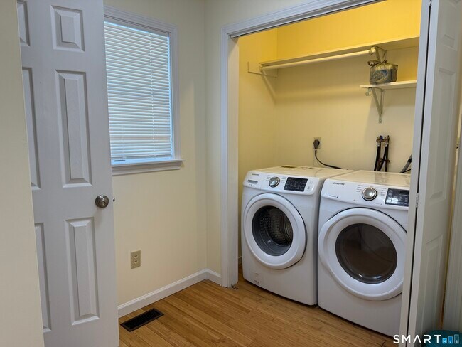 Building Photo - 29 Sherwood Terrace