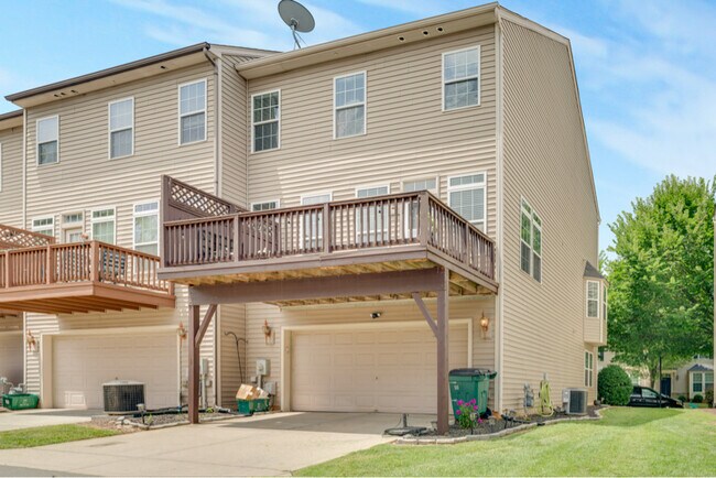 Building Photo - 9329 Lenox Pointe Dr