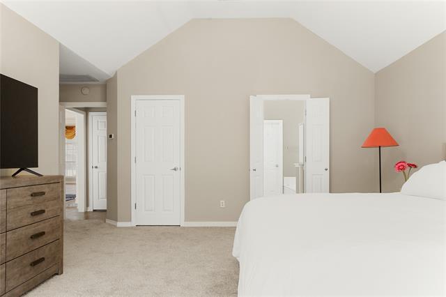 Building Photo - 118 W Greenbriar Ln