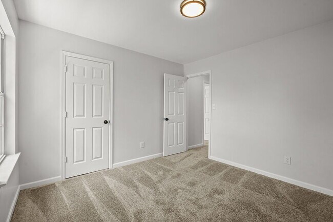 Building Photo - 142 Bremerton Dr SW