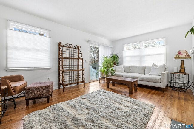 Building Photo - 12 Beach Park Rd