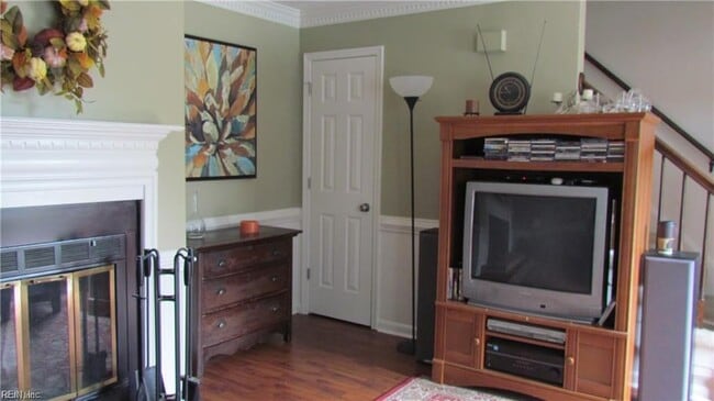 Building Photo - 350 San Roman Dr