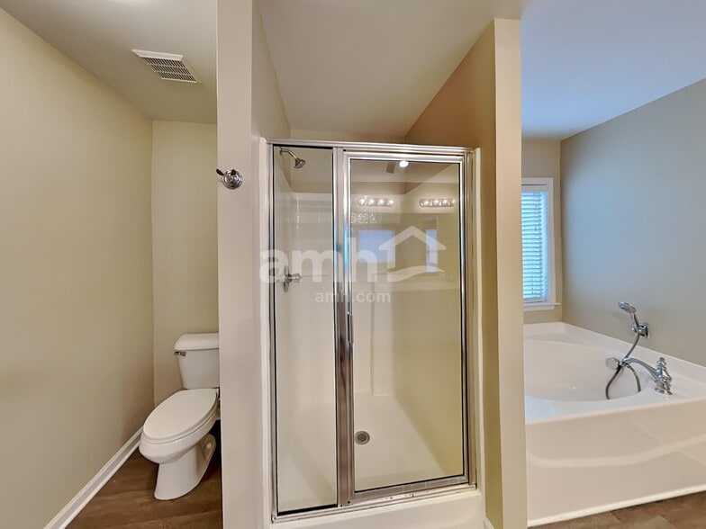 Building Photo - 295 Springs Xing