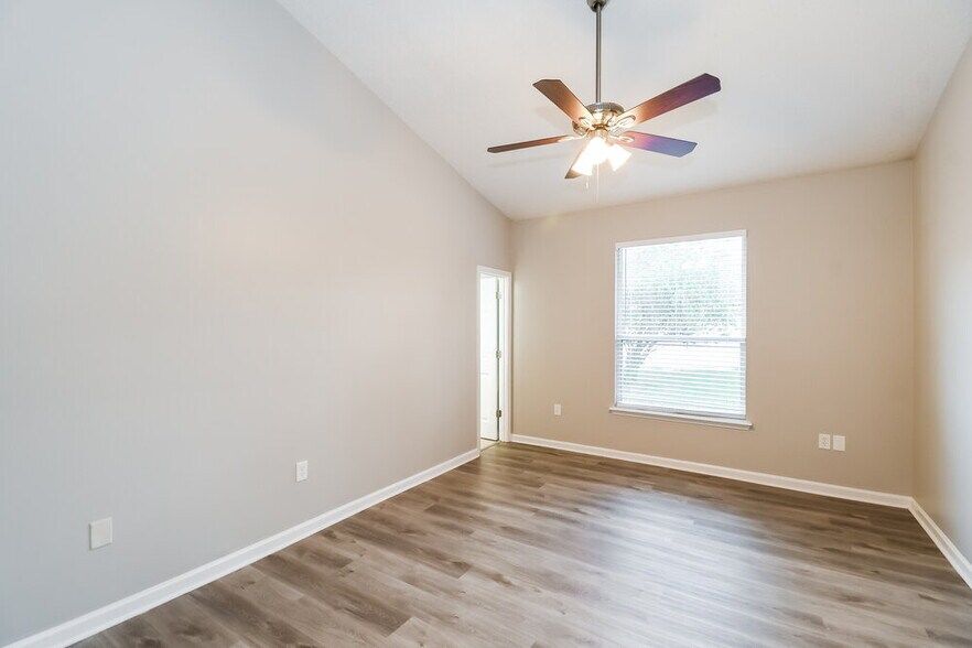 Building Photo - 2236 Blackstone Way