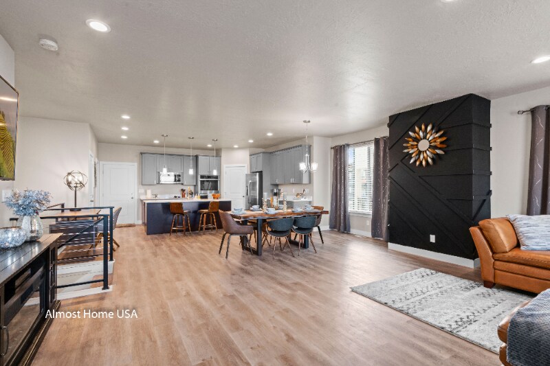 Building Photo - 572 Lewski Ln