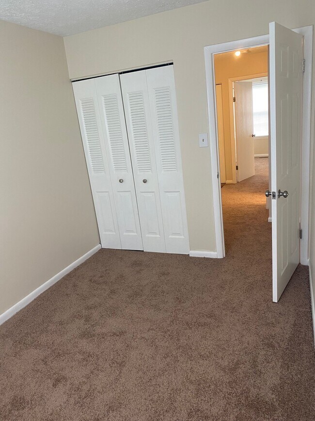 Building Photo - 1046 Agate Dr