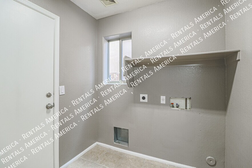 Building Photo - 116 W Holstein Trail
