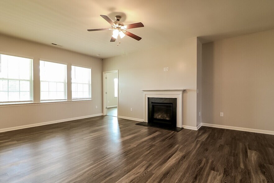 Building Photo - 238 S Great White Way