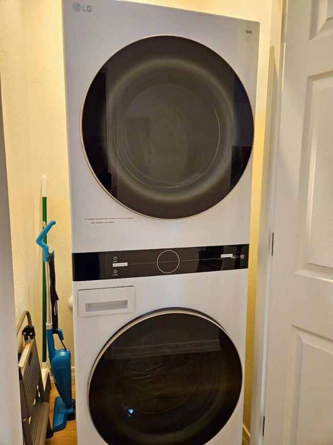 Building Photo - 3001 E Butler Ave