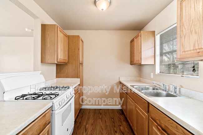 Building Photo - 1222 W Thorain Blvd