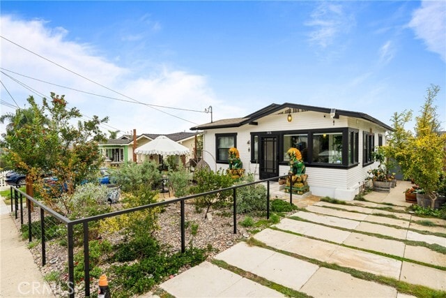 Building Photo - 3436 S Kerckhoff Ave