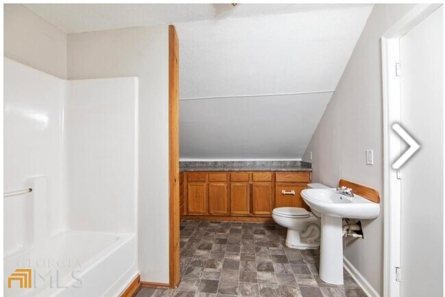 Building Photo - 741 Rosemont Rd