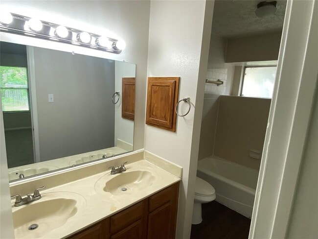 Building Photo - 1608 Pigeon Forge Rd