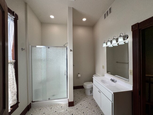 Building Photo - 801 Summer St