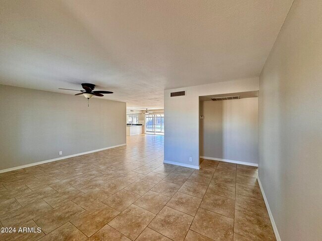 Building Photo - 10628 S 44th Pl