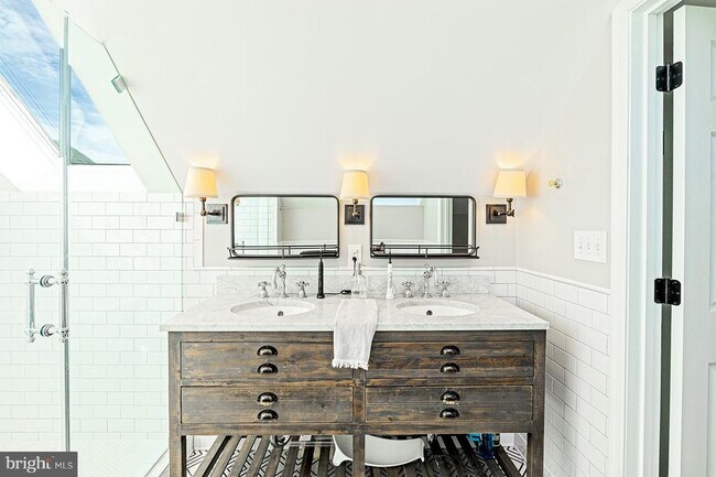 Building Photo - 3350 17th St NW