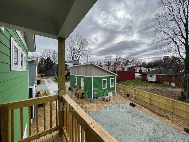 Building Photo - 2305 Owen St