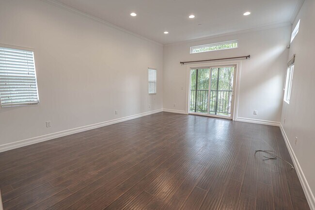 Building Photo - Woodland Hills Single Story 3 Bedroom Home...