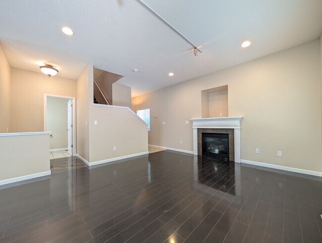 Building Photo - Beautiful 3-Bedroom, 2.5-Bath Home In River Road Area of Eugene!