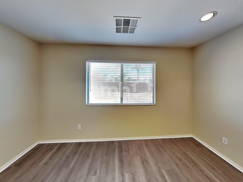 Building Photo - 2057 S 155th Dr