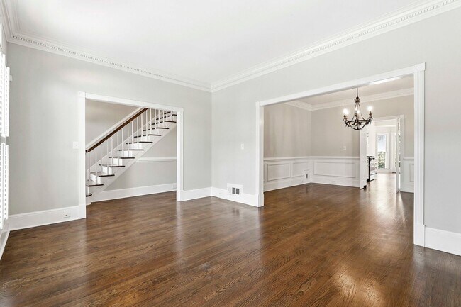 Building Photo - Charming 3BR Townhome with Elevator in the Heart of Fayetteville