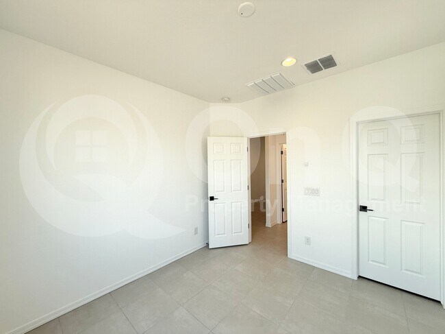 Building Photo - 11216 S 56th Ln