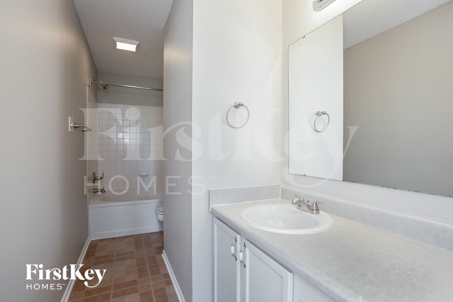 Building Photo - 2235 Collins Way