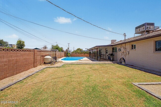 Building Photo - 408 E La Jolla Dr