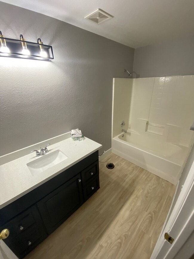 Building Photo - 127 Newburg Ave