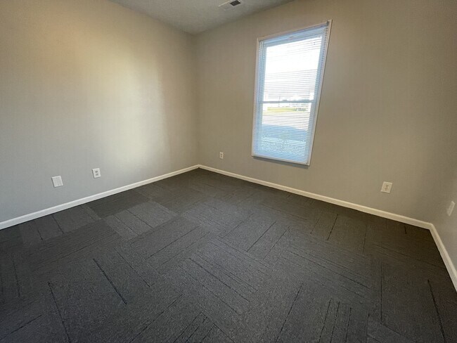 Building Photo - 360 Stone Dr