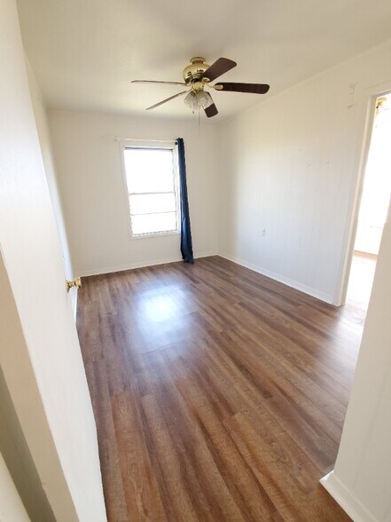 Building Photo - 615 FM 1466