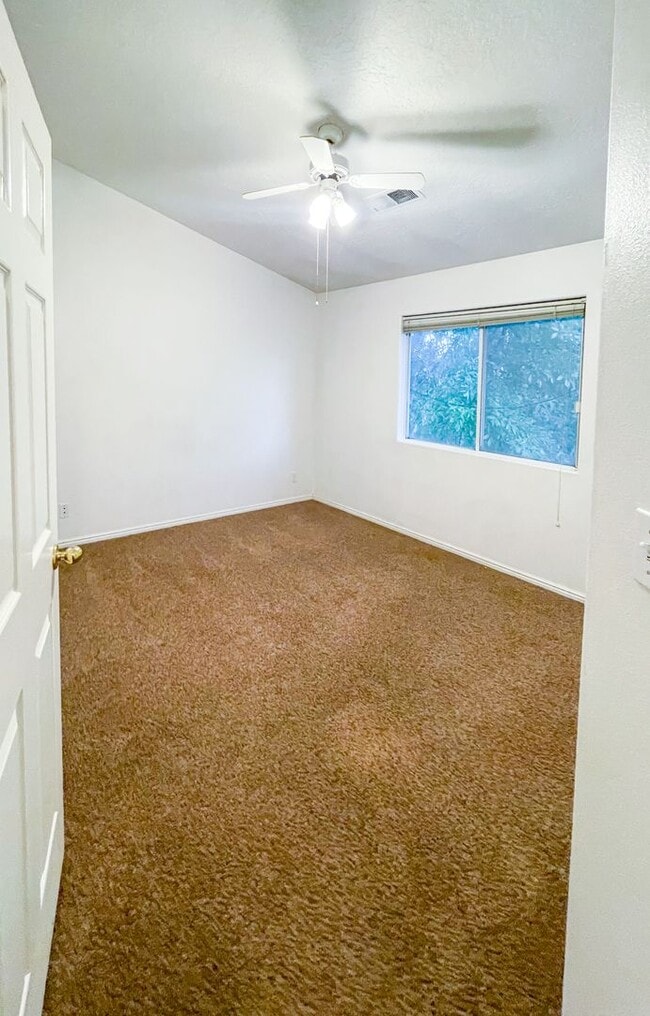 Building Photo - Charming 2 Bedroom Home in Prime Location ...