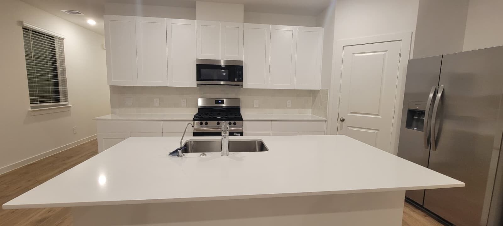 Building Photo - 3566 Blue Mockingbird St