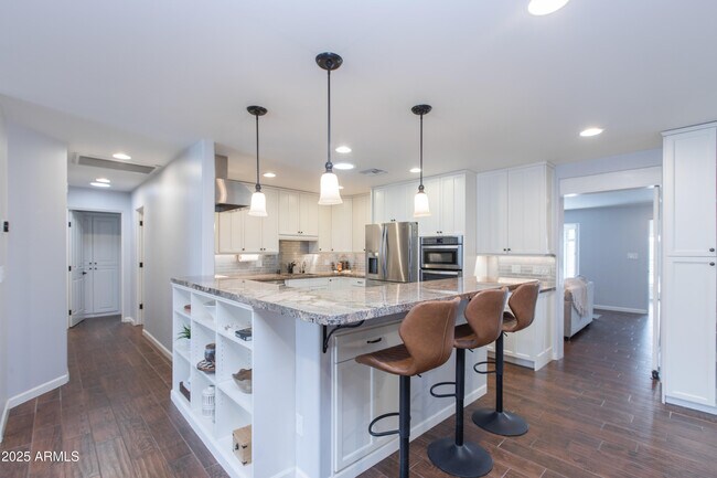Building Photo - 4245 E Earll Dr
