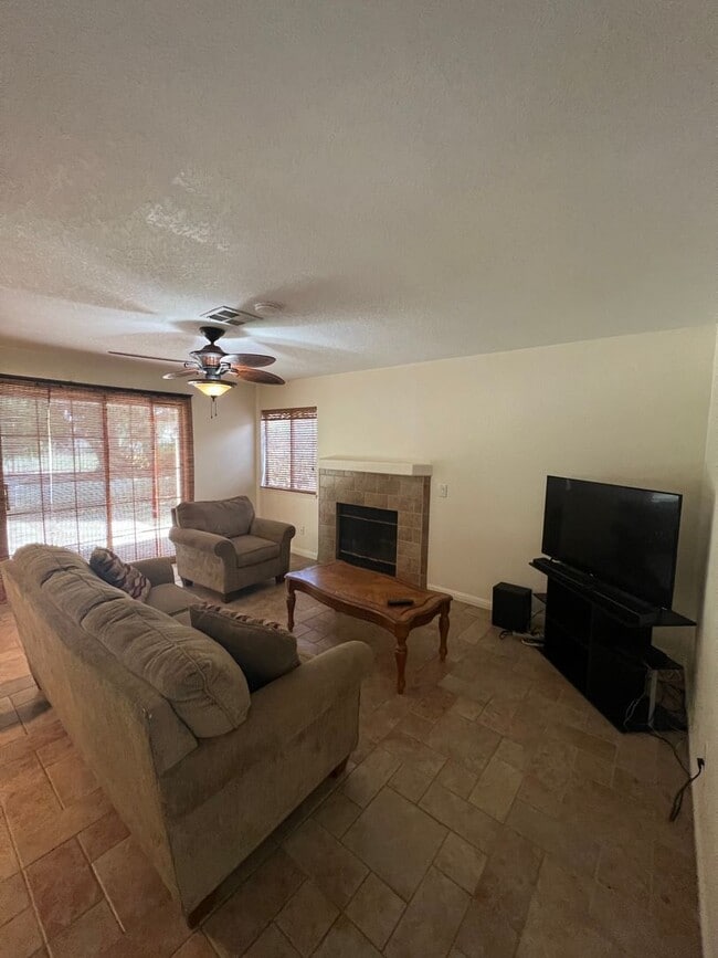 Building Photo - Rio Bravo Home MOVE IN SPECIAL