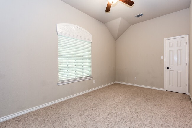 Building Photo - 716 Sugar Valley Rd