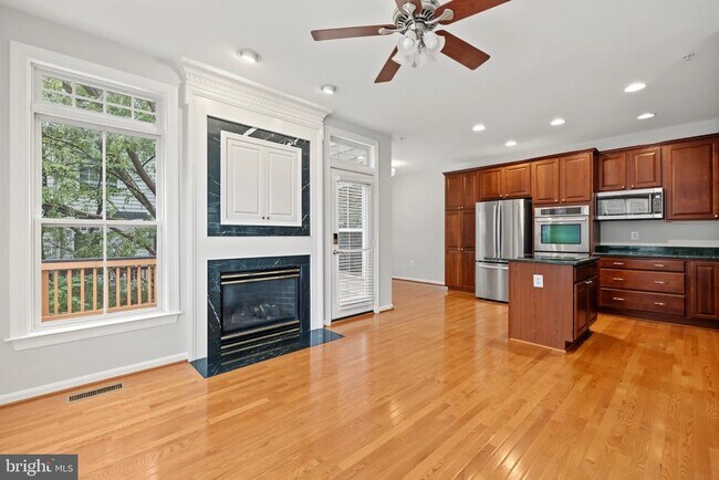 Building Photo - 5256 Bessley Pl