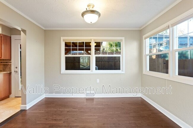 Building Photo - 1025 Terrace Dr NW